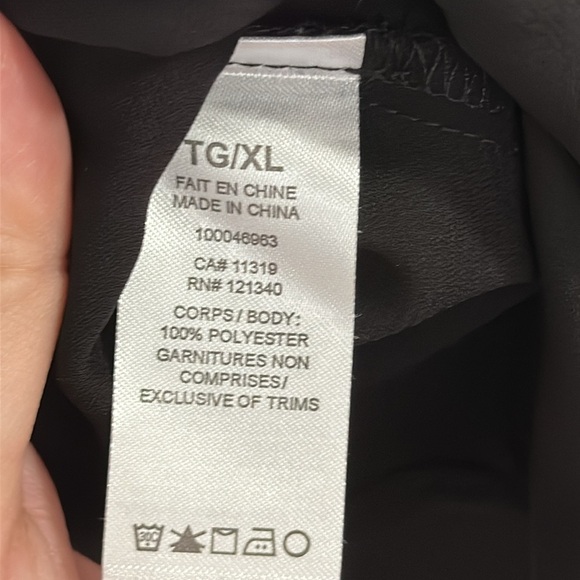 Dynamite Sleeveless Blouse - Picture 5 of 5